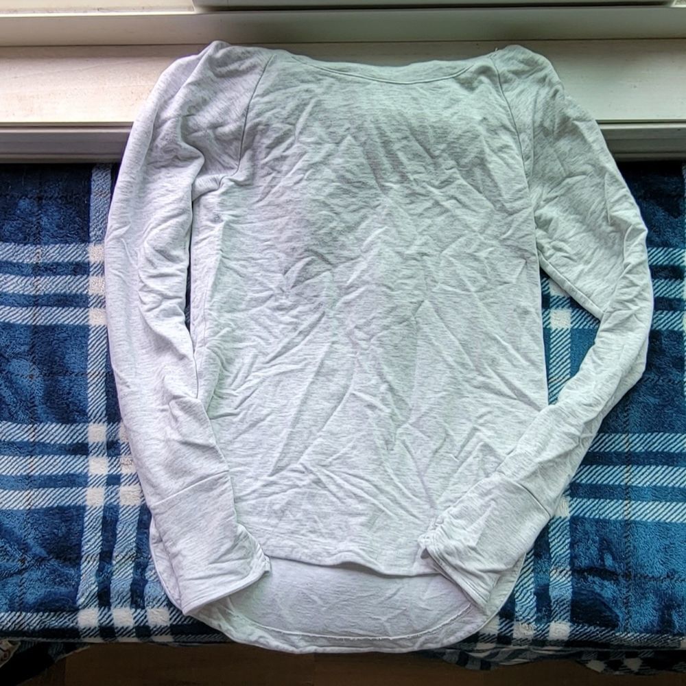 EUC Sportswear Concepts Lightweight Hooded Long Sleeve Shirt, Size Small